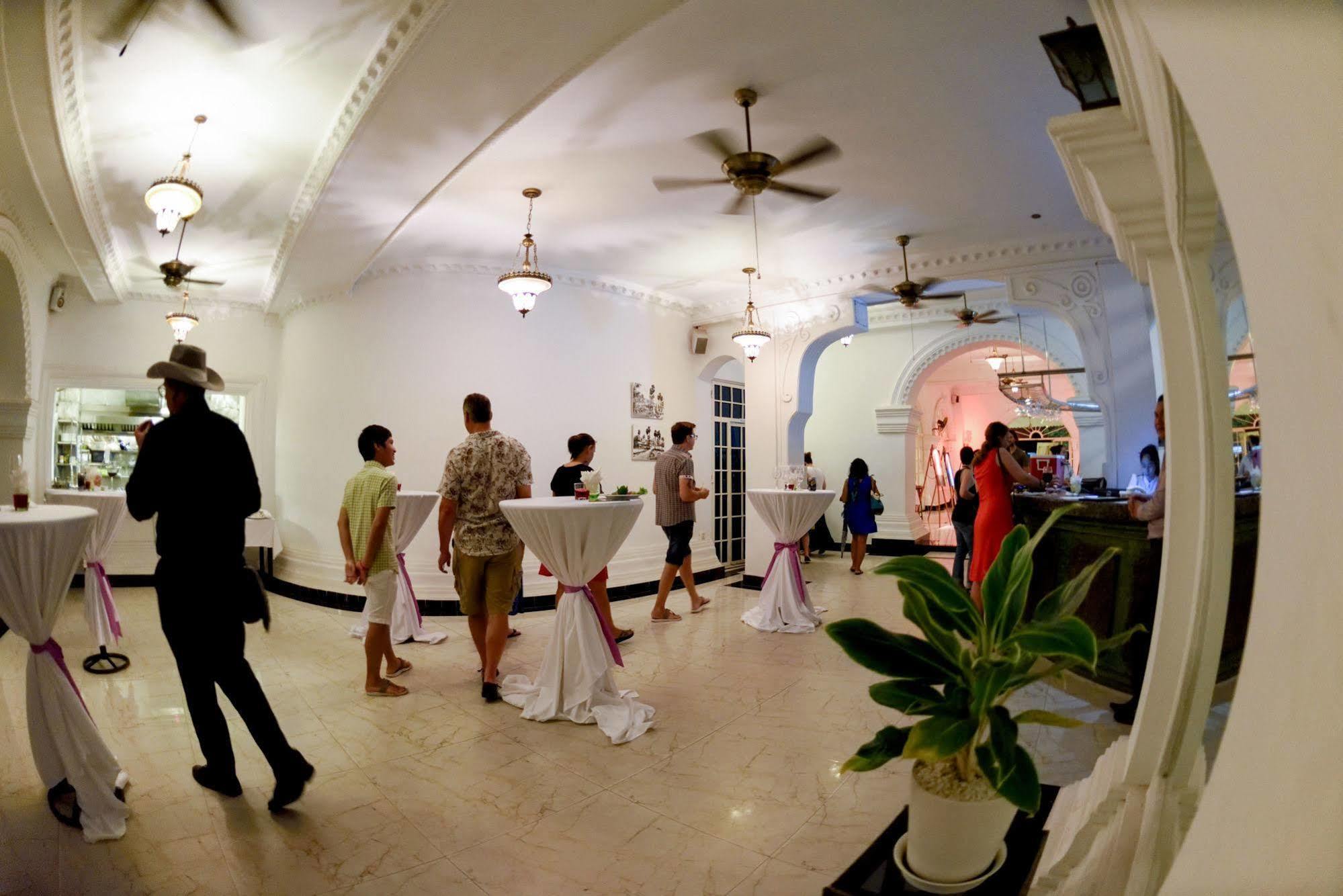 Le Grand Palais Boutique Hotel Пном Пен Екстериор снимка