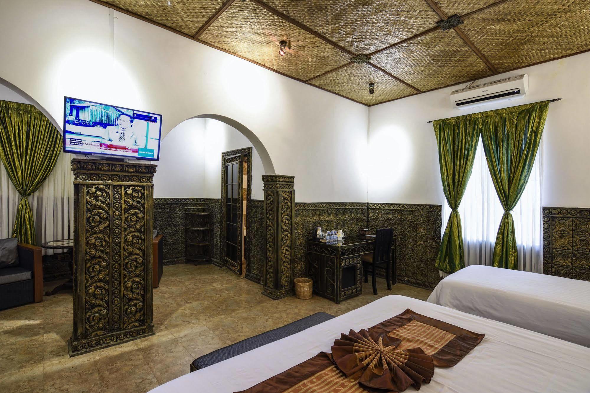Le Grand Palais Boutique Hotel Пном Пен Екстериор снимка