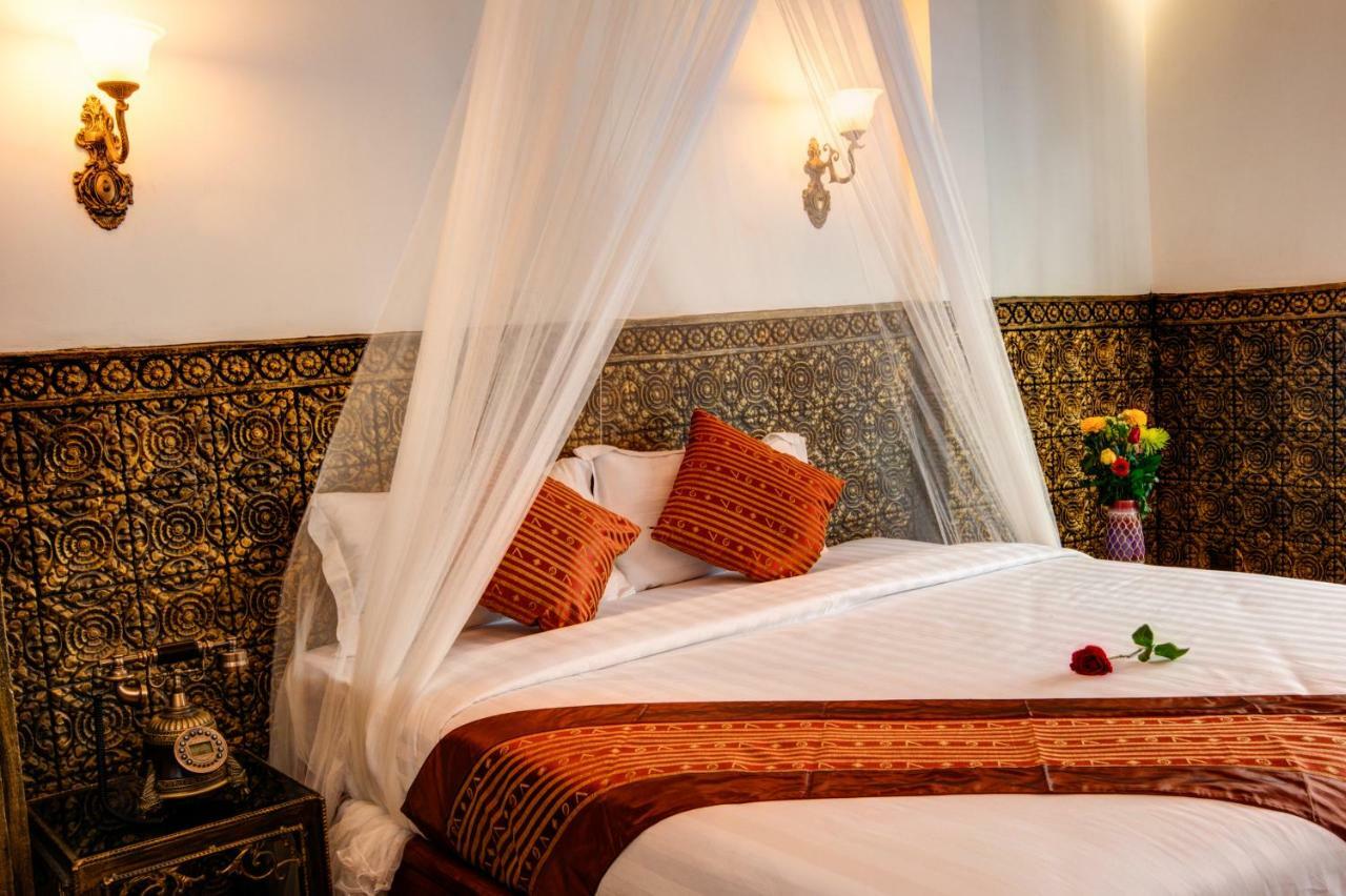 Le Grand Palais Boutique Hotel Пном Пен Екстериор снимка