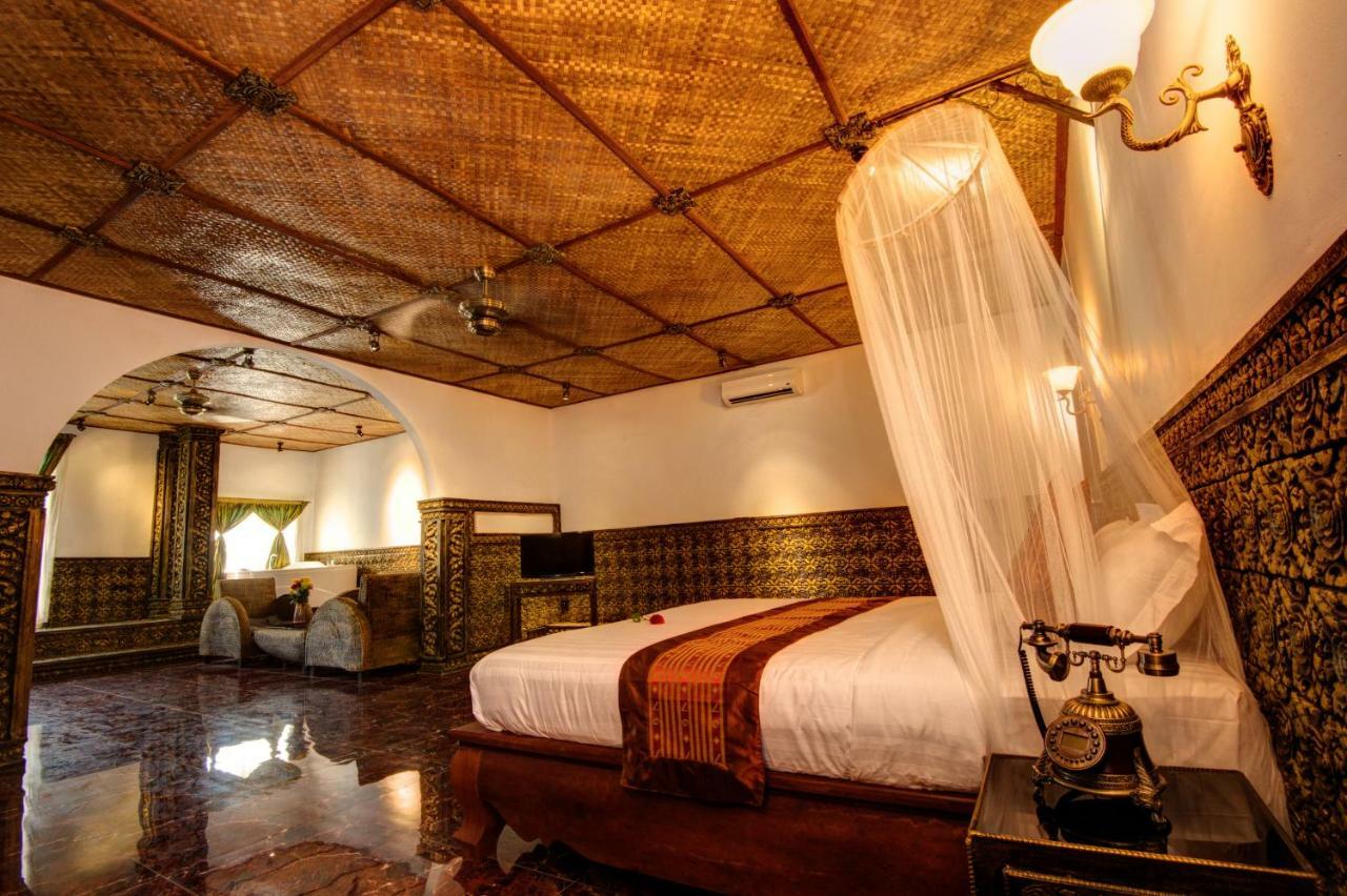 Le Grand Palais Boutique Hotel Пном Пен Екстериор снимка